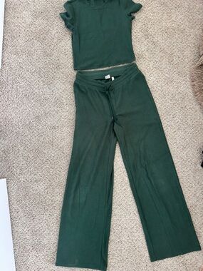 Aritzia Green Ribbed Two-Piece Lounge Set - Crop Top & Wide Leg Pants
